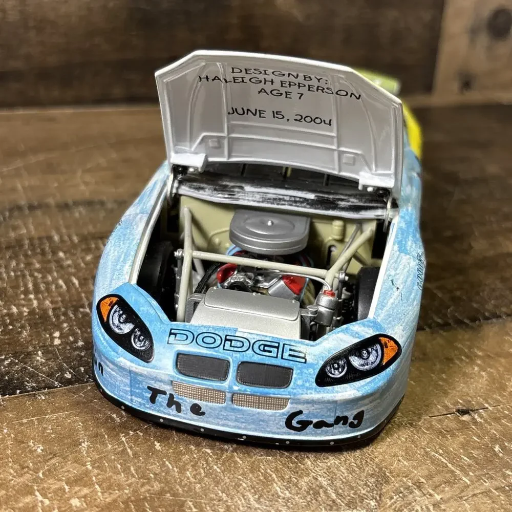 Kyle Petty #04 Victory Junction Gang 2004 Dodge Action NASCAR 1/24 Coin Bank